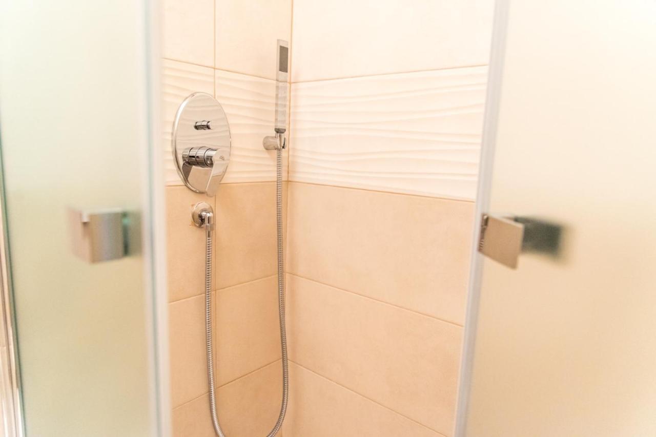 Palazzo Le Travi Hotel Bari Ngoại thất bức ảnh