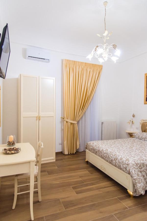 Palazzo Le Travi Hotel Bari Ngoại thất bức ảnh